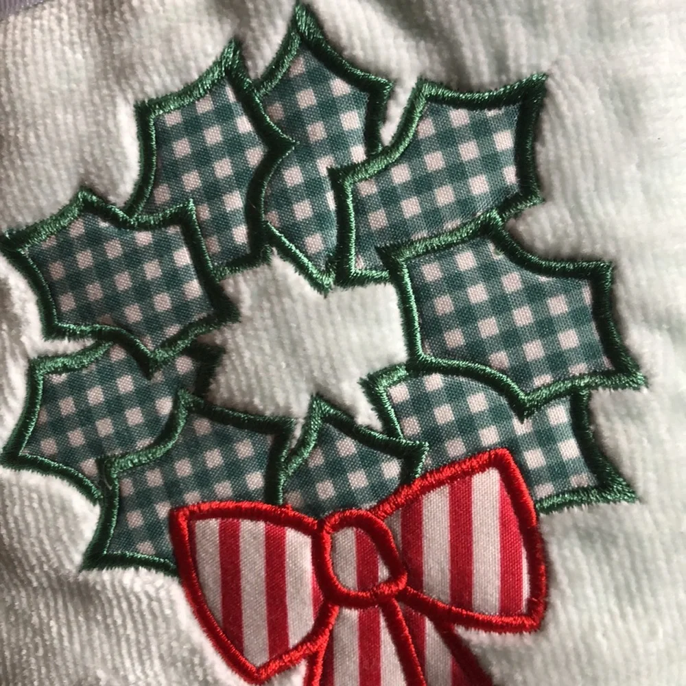 Holiday Christmas Wreath Hand Towels Bath Decor